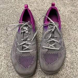 Nike tennis shoes size 9